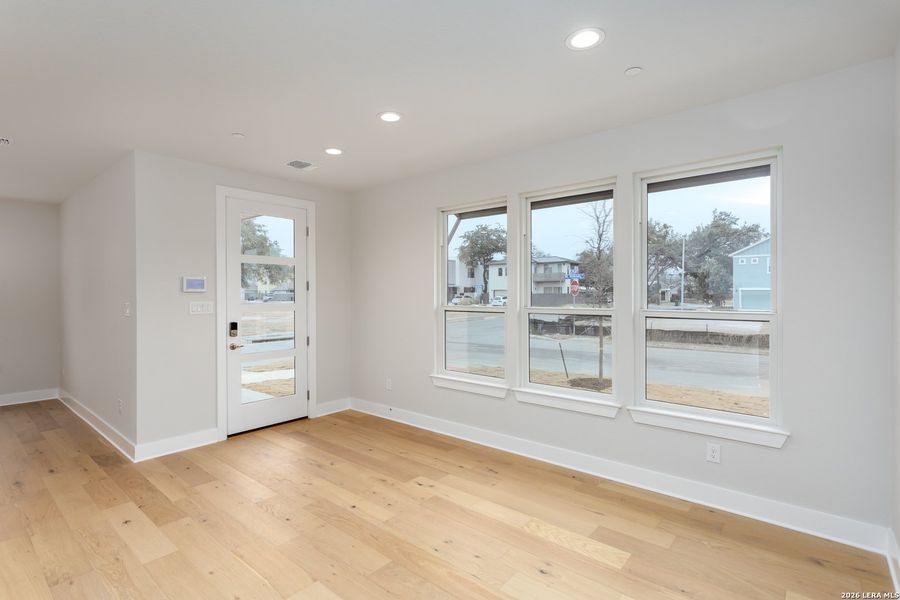 Spacious, unfurnished interior of a new home in , San Antonio (Image 18).