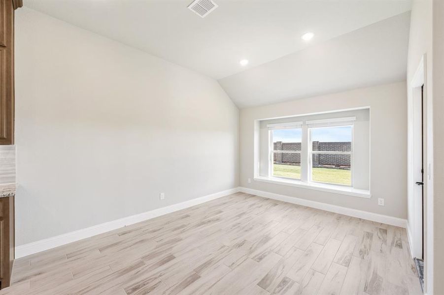 Spacious, unfurnished interior of a new home in Sonoma Verde, McLendon-Chisholm (Image 25).