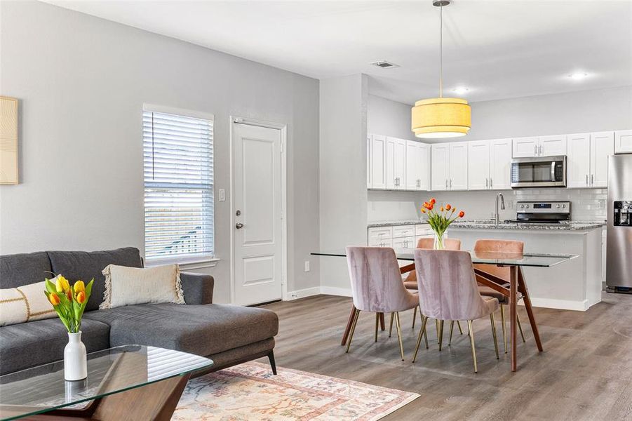 Furnished interior view inside a new home in , Dallas (Image 10).