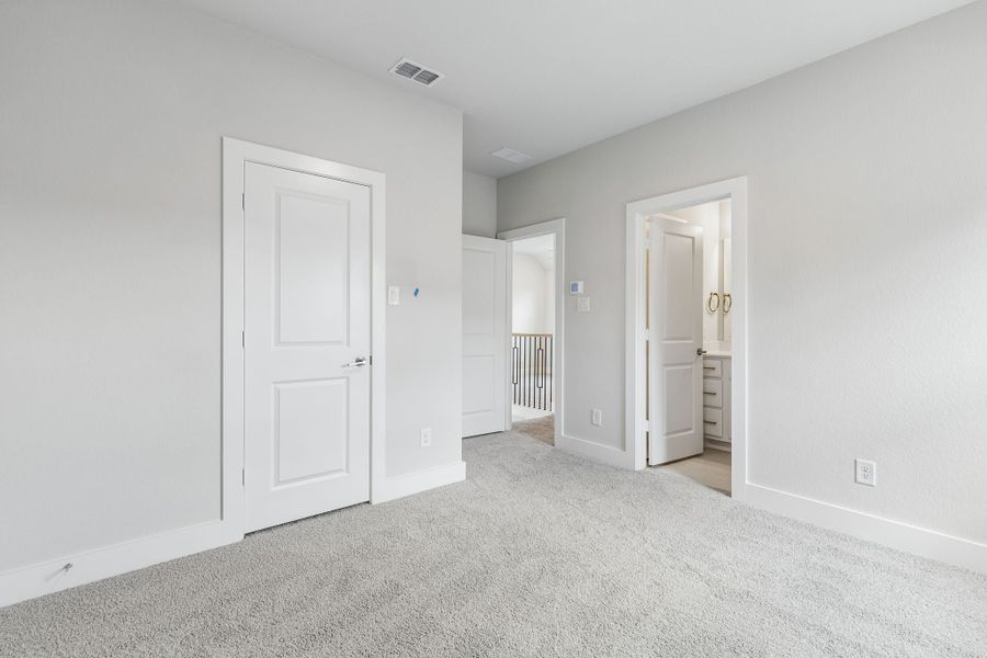 Spacious, unfurnished interior of a new home in Painted Tree Lakeside, McKinney (Image 32).