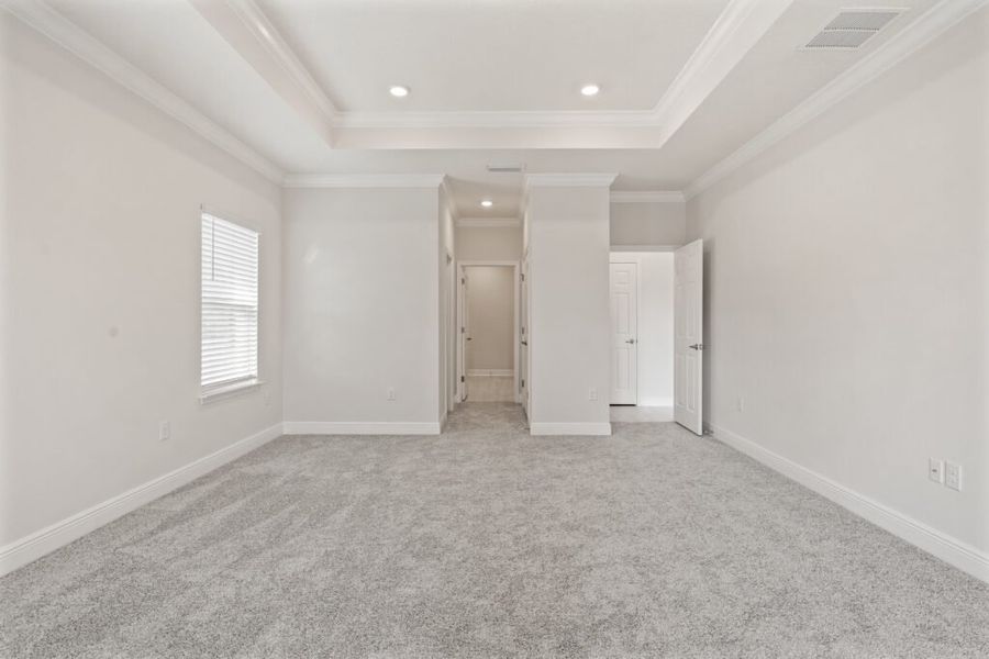 Spacious, unfurnished interior of a new home in Windswept Estates, Freeport (Image 14).