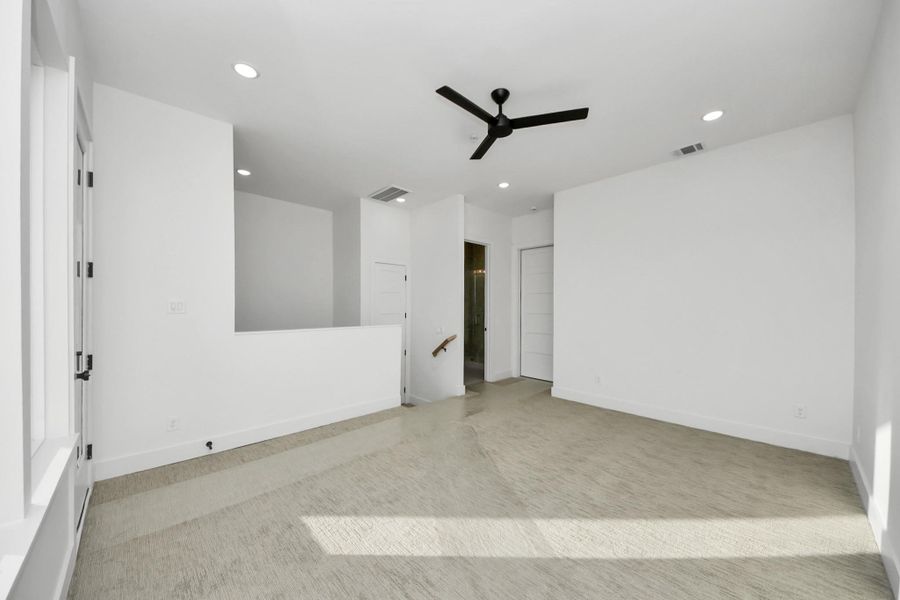 Spacious, unfurnished interior of a new home in , Houston (Image 30).