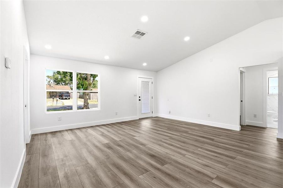 Spacious, unfurnished interior of a new home in , Cocoa (Image 31).