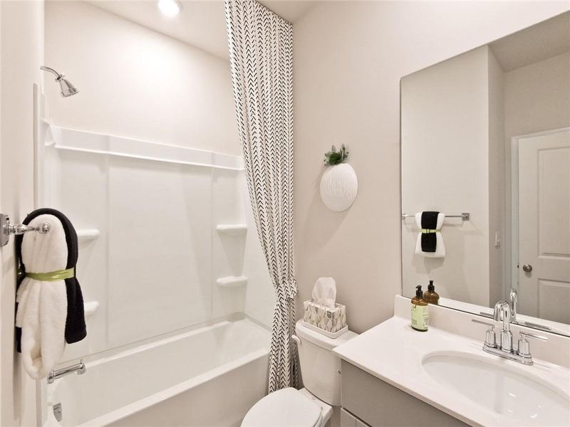 Furnished interior view inside a new home in Ivey Township, Dallas (Image 7).