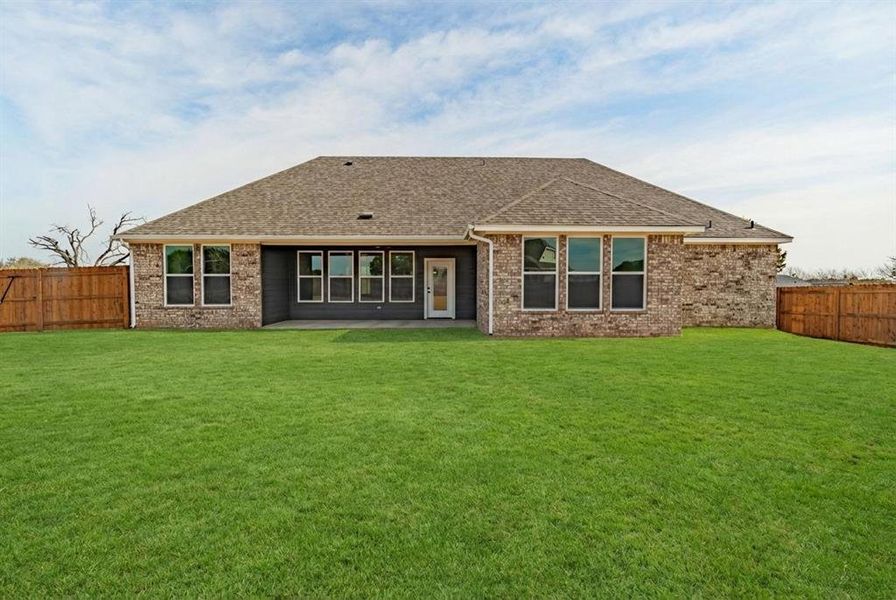 Exterior details and patio area of a home in , Glen Rose (Image 27).