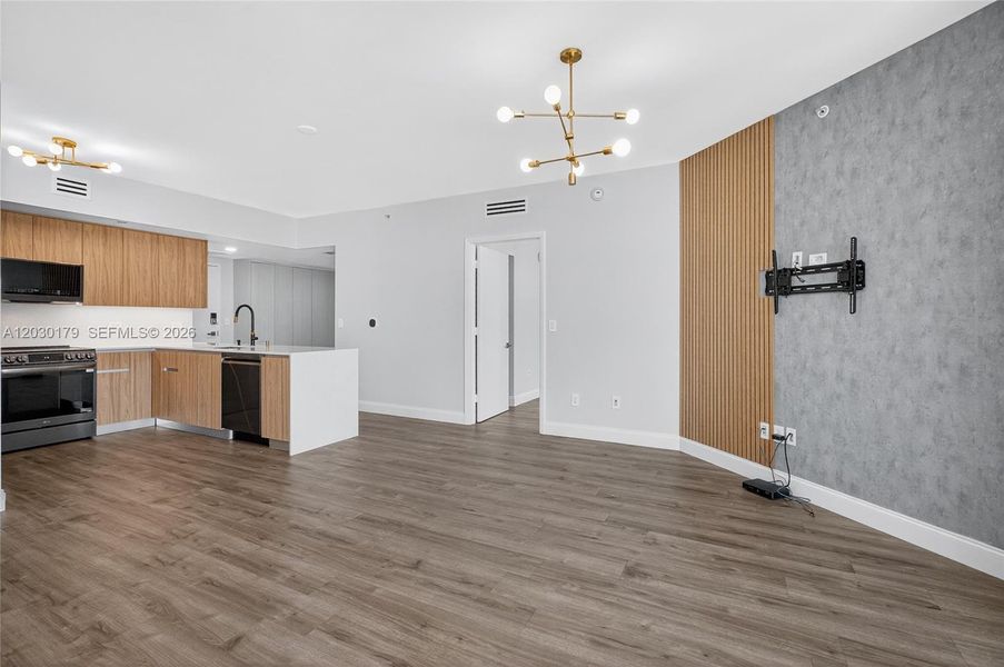 Spacious, unfurnished interior of a new home in , Miami (Image 40).