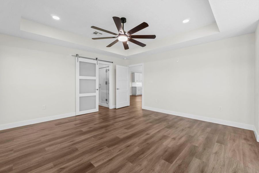 Spacious, unfurnished interior of a new home in , Onalaska (Image 35).