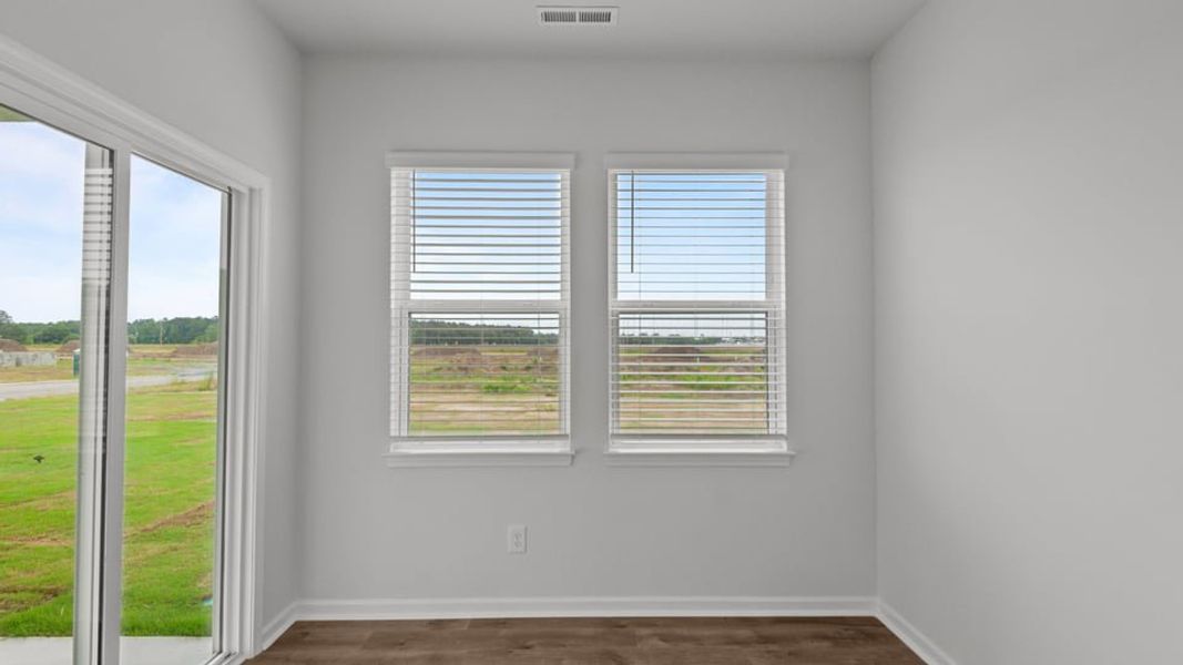 Spacious, unfurnished interior of a new home in East Ridge, Ayden (Image 13).