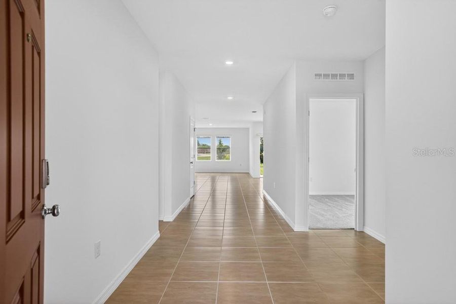 Spacious, unfurnished interior of a new home in Waterstone, Groveland (Image 26).