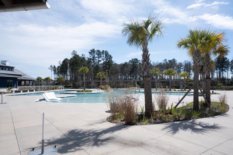 Community amenities in , Summerville (Image 32).