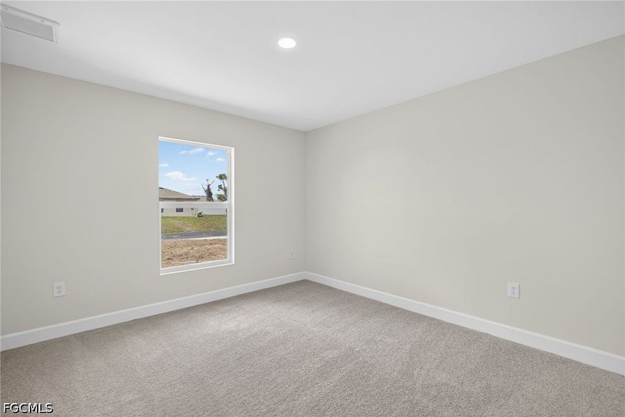 Spacious, unfurnished interior of a new home in Cape Coral, Cape Coral (Image 24).