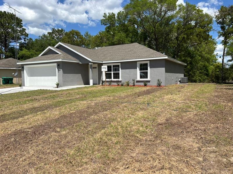 Exterior details and patio area of a home in , Dunnellon (Image 16). Exterior details and patio area of a home in , Dunnellon (Image 16).