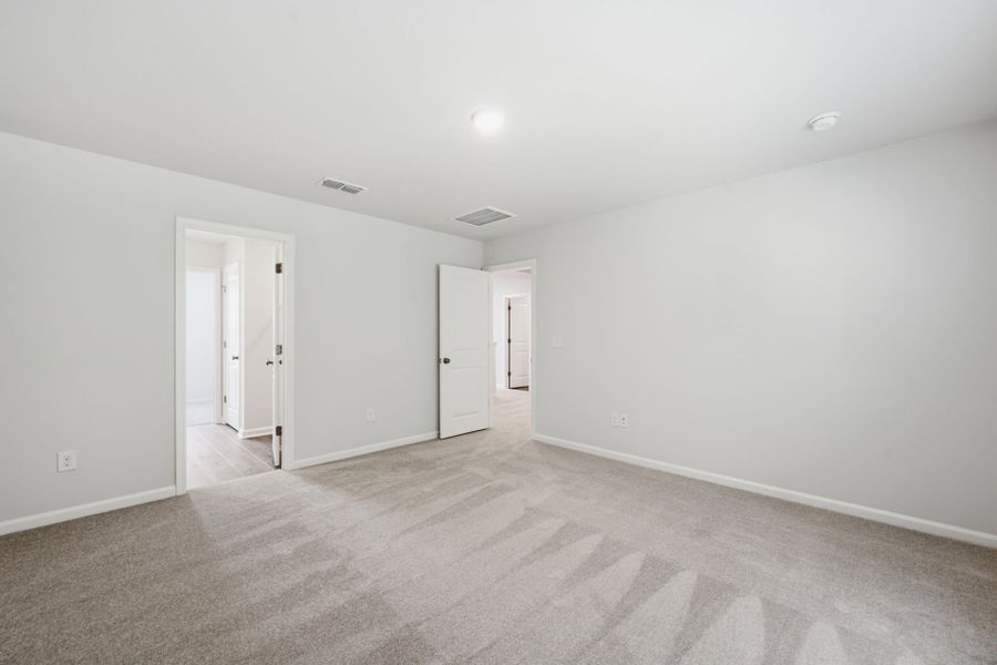 Spacious, unfurnished interior of a new home in Grand Arbor, Blythewood (Image 12).