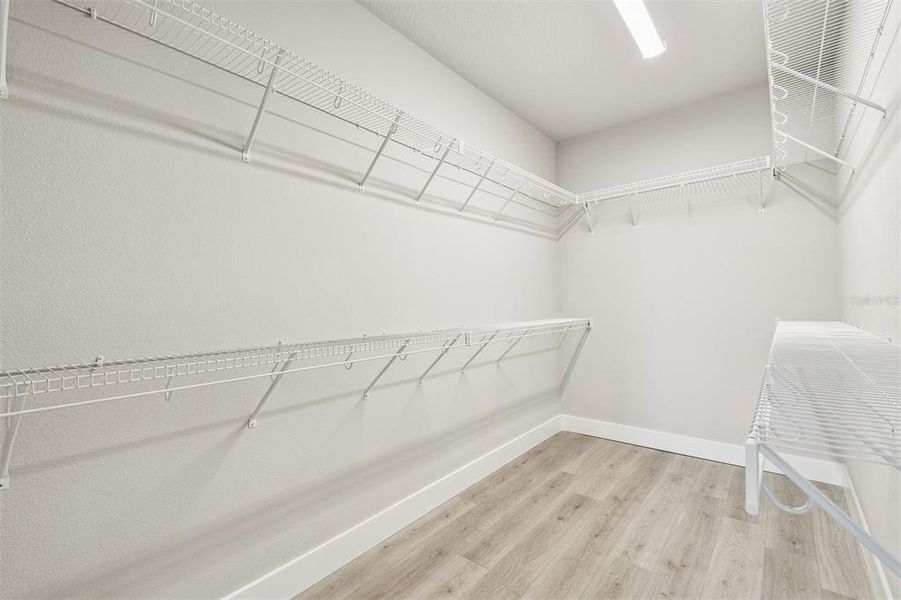 Spacious, unfurnished interior of a new home in , Sarasota (Image 22).