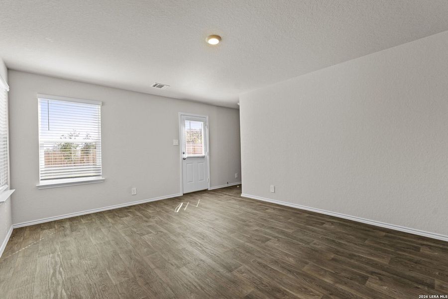 Spacious, unfurnished interior of a new home in Redbird Ranch, San Antonio (Image 19).