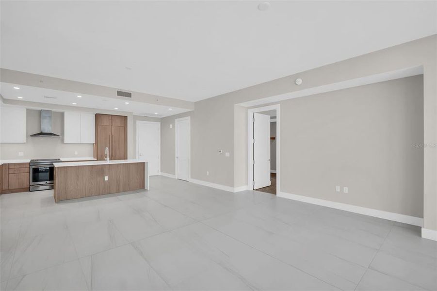 Spacious, unfurnished interior of a new home in , St. Petersburg (Image 24).