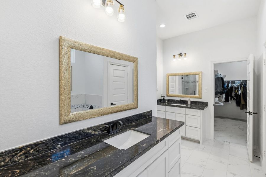 Showing 2 of 2 walk in closets