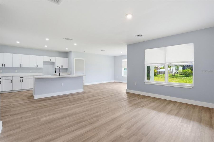 Spacious, unfurnished interior of a new home in , Cape Coral (Image 30).