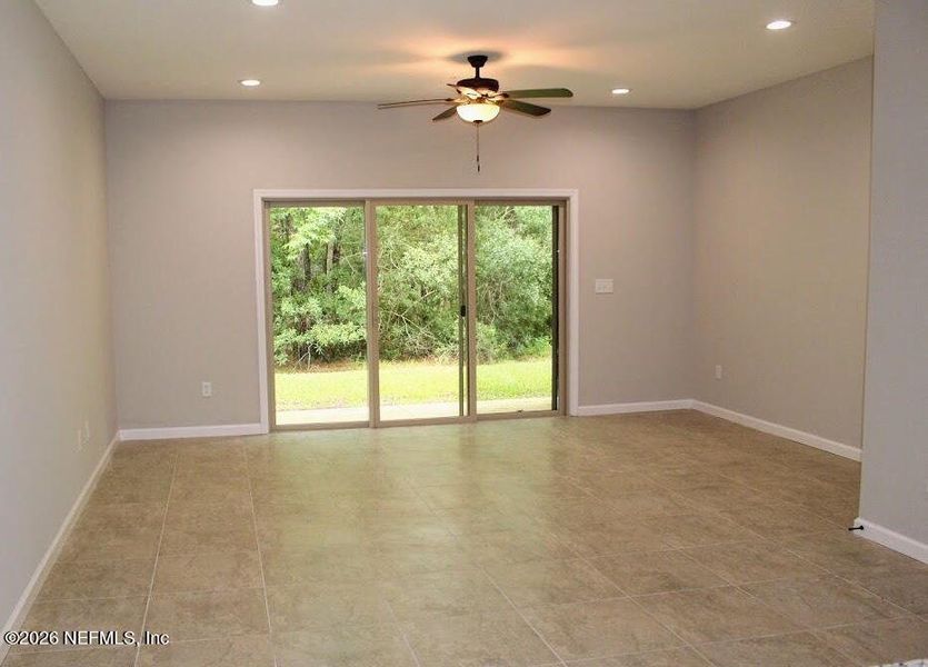Spacious, unfurnished interior of a new home in , Middleburg (Image 9).