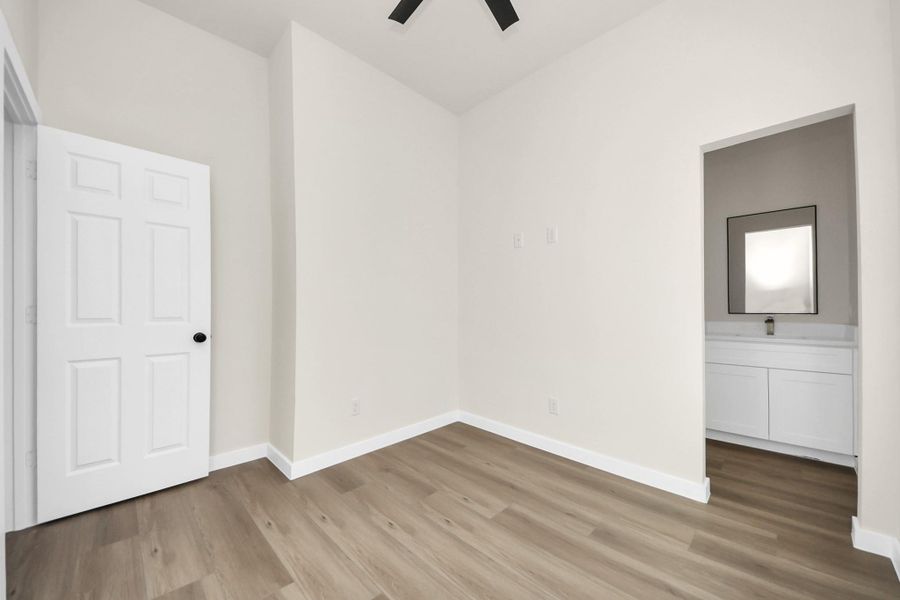 Spacious, unfurnished interior of a new home in , Houston (Image 31).
