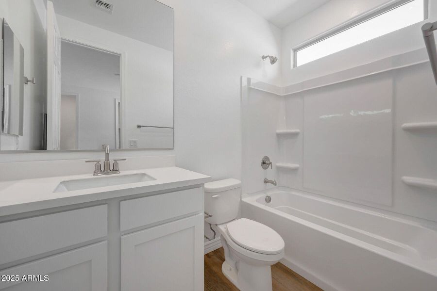 1025_Crimson_14786_Bath3