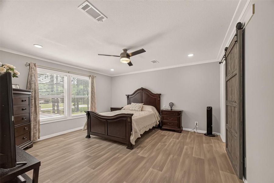 Furnished interior view inside a new home in , Baytown (Image 12).