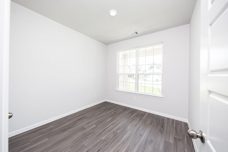 Spacious, unfurnished interior of a new home in Granger Pines, Conroe (Image 15).