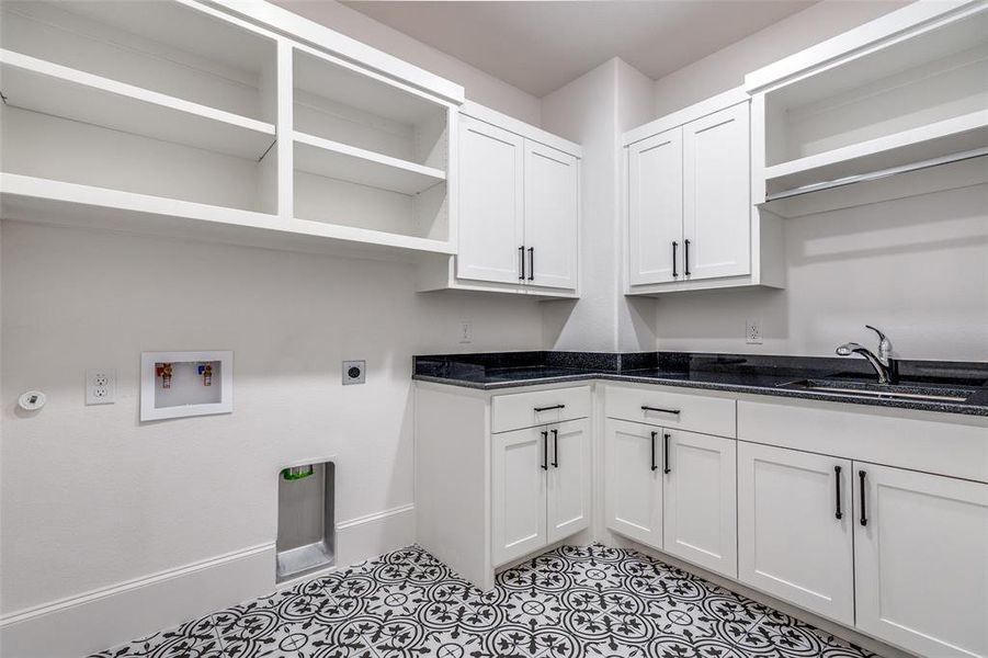 Furnished interior view inside a new home in , Dallas (Image 30).