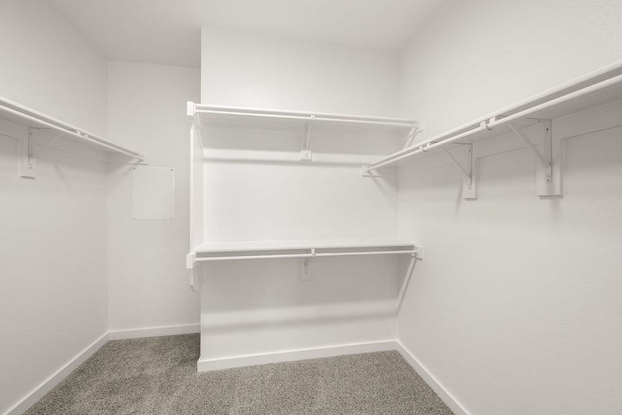 Spacious, unfurnished interior of a new home in Wildridge, Oak Point (Image 23).