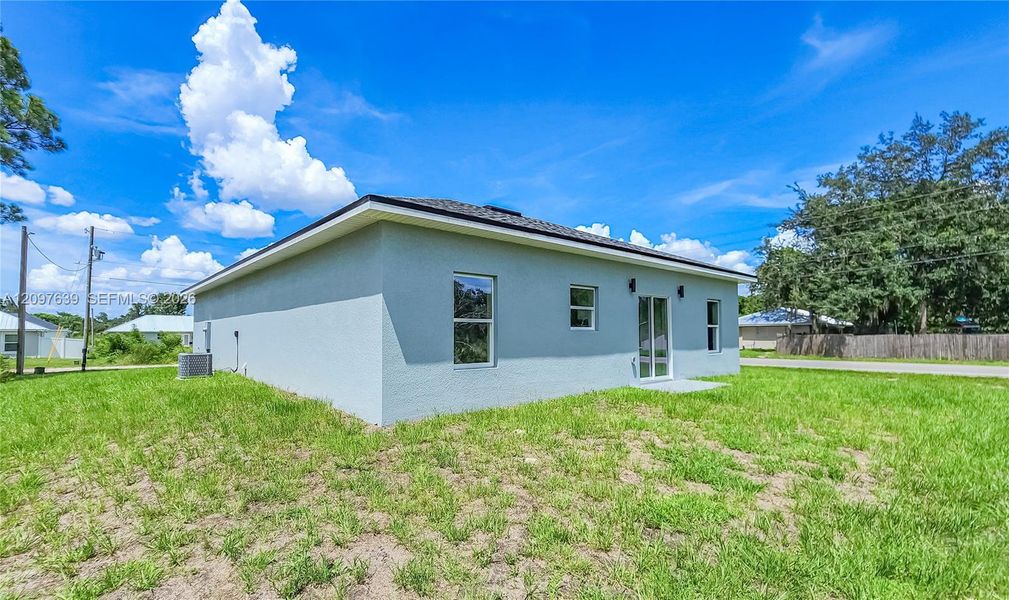 Exterior details and patio area of a home in , Sebring (Image 4).