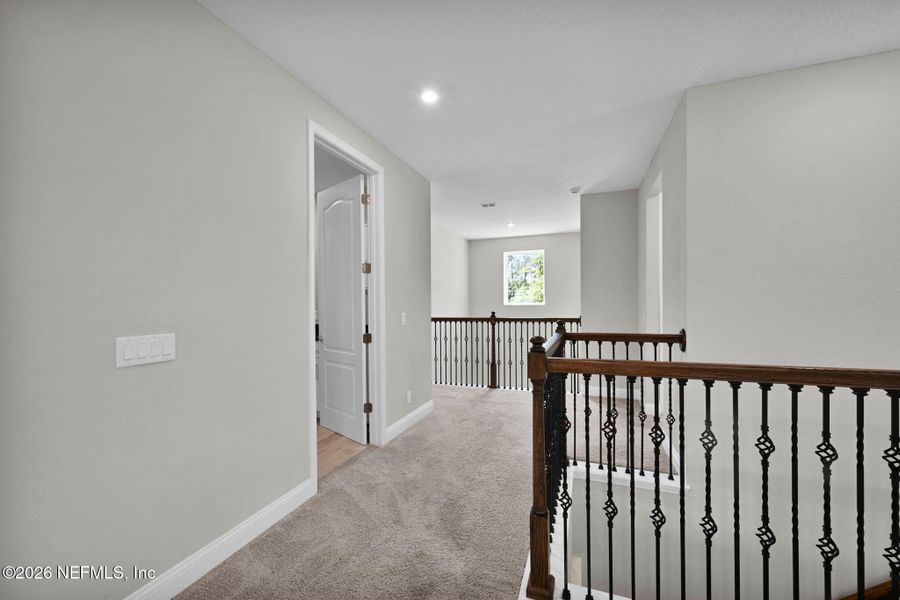 Spacious, unfurnished interior of a new home in , Middleburg (Image 23).