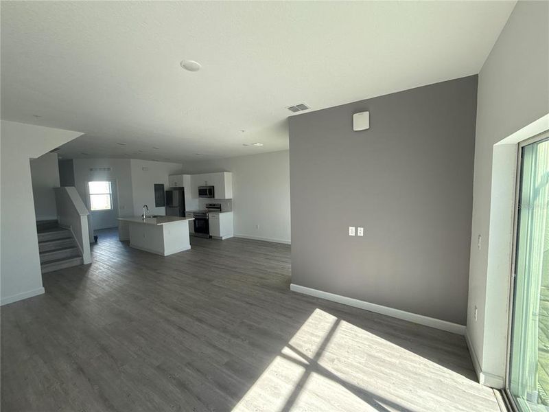 Spacious, unfurnished interior of a new home in , Davenport (Image 16).