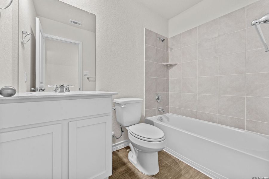 Furnished interior view inside a new home in Steele Creek, Cibolo (Image 5).