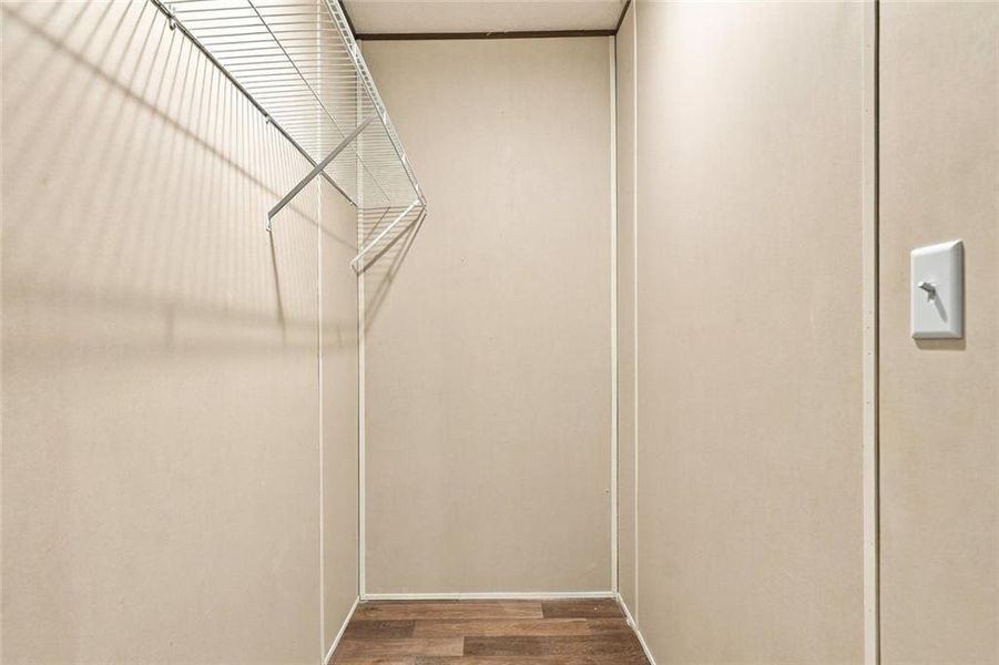 Spacious, unfurnished interior of a new home in , Jasper (Image 34).