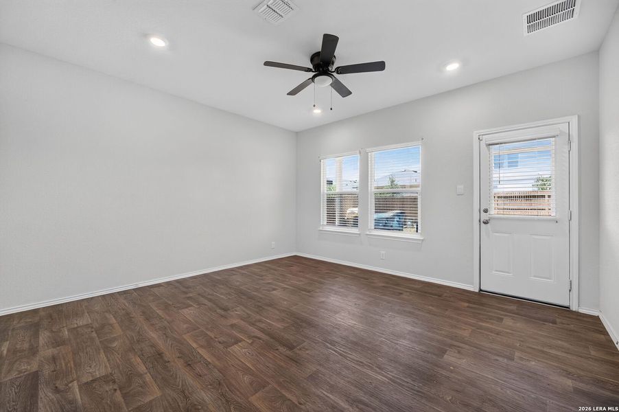 Spacious, unfurnished interior of a new home in Avenida, Converse (Image 16). Spacious, unfurnished interior of a new home in Avenida, Converse (Image 16).