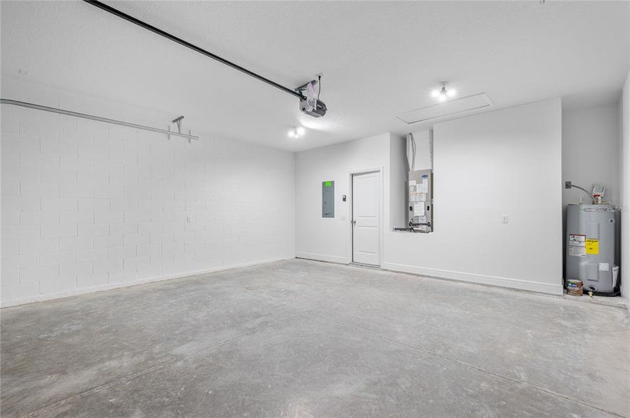 Spacious, unfurnished interior of a new home in , Osteen (Image 45).