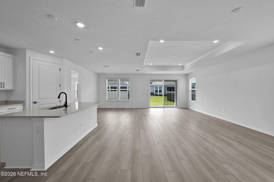 Spacious, unfurnished interior of a new home in Hyland Trail, Green Cove Springs (Image 20).
