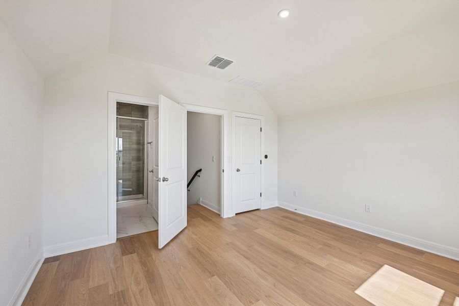 Spacious, unfurnished interior of a new home in Foxfield, Austin (Image 26).