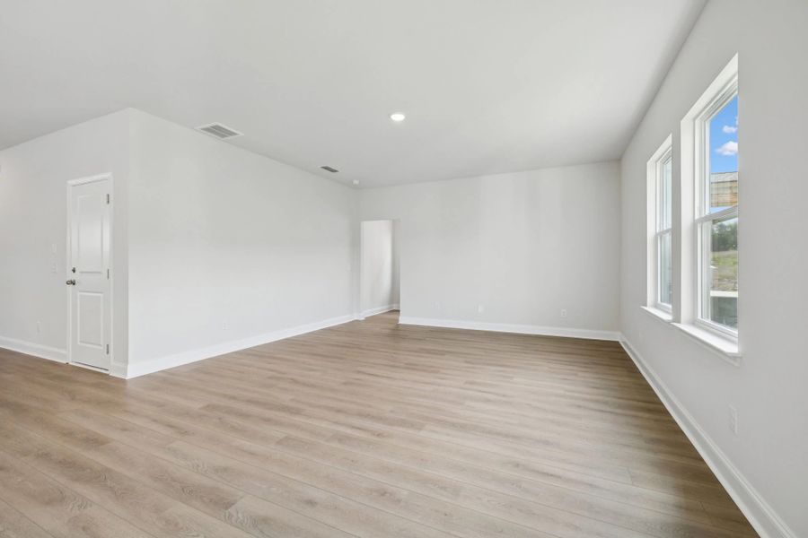 Spacious, unfurnished interior of a new home in Cades Bluff, Lebanon (Image 27).
