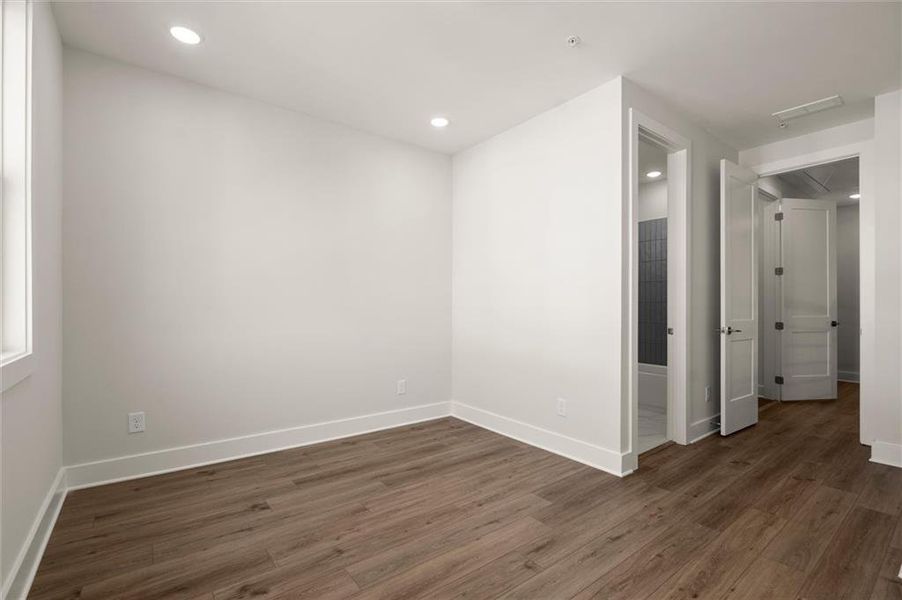 Spacious, unfurnished interior of a new home in , Alpharetta (Image 27).