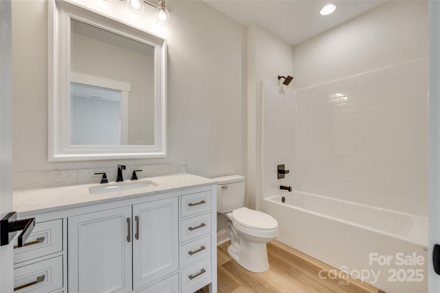 Second floor En Suite Second floor En Suite