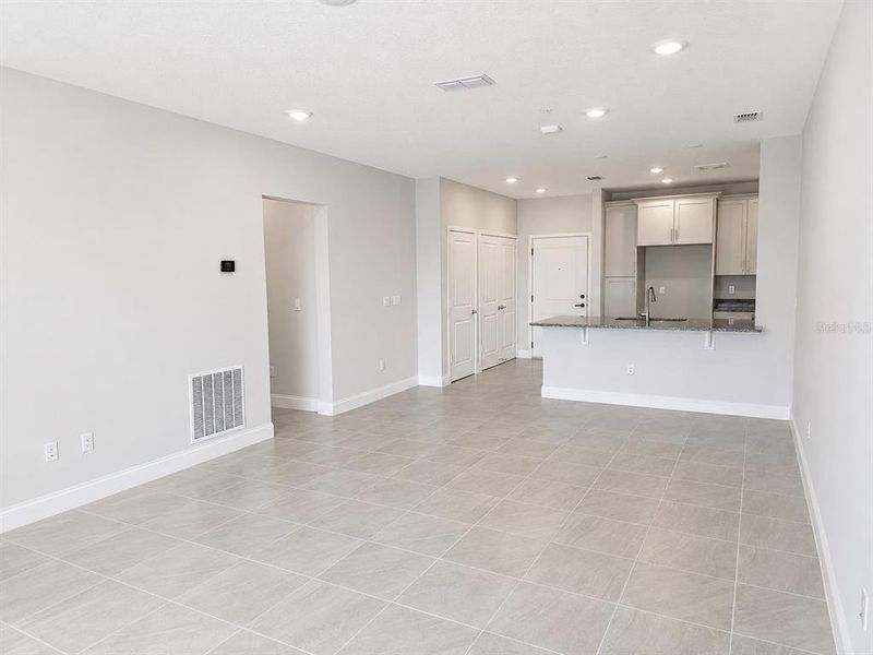 Spacious, unfurnished interior of a new home in Gatherings® of Lake Nona, Orlando (Image 19).