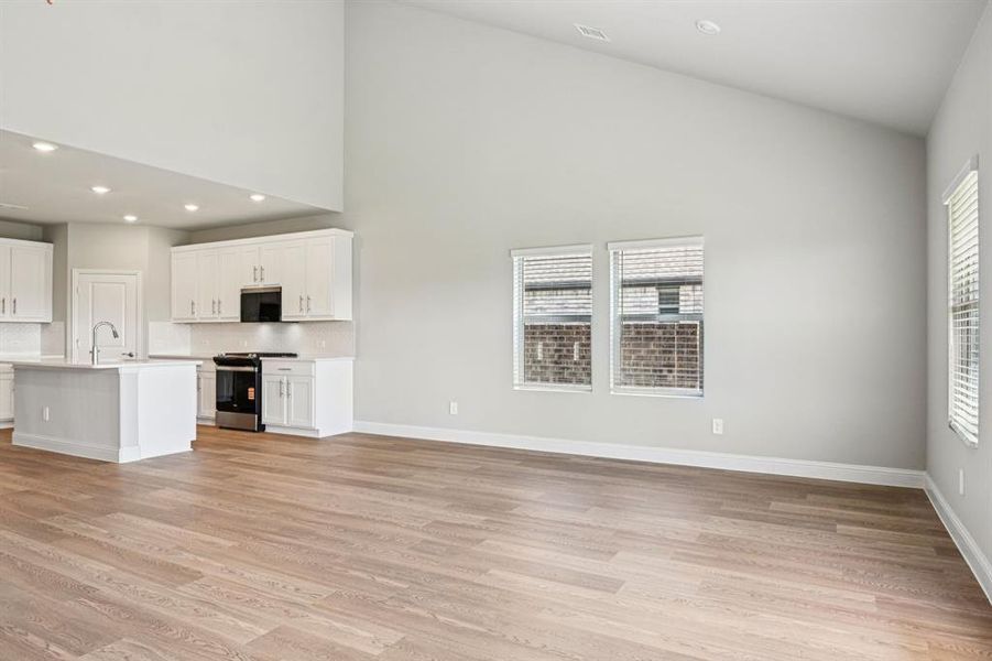 Spacious, unfurnished interior of a new home in Windmore, Princeton (Image 25).