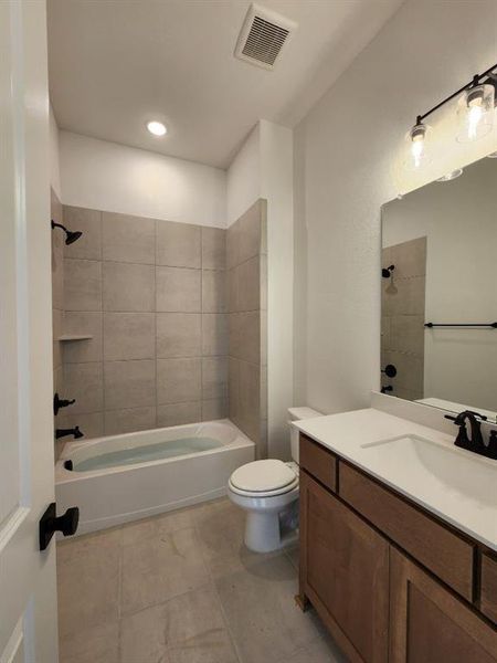 Furnished interior view inside a new home in Rocky Top, Krum (Image 10).