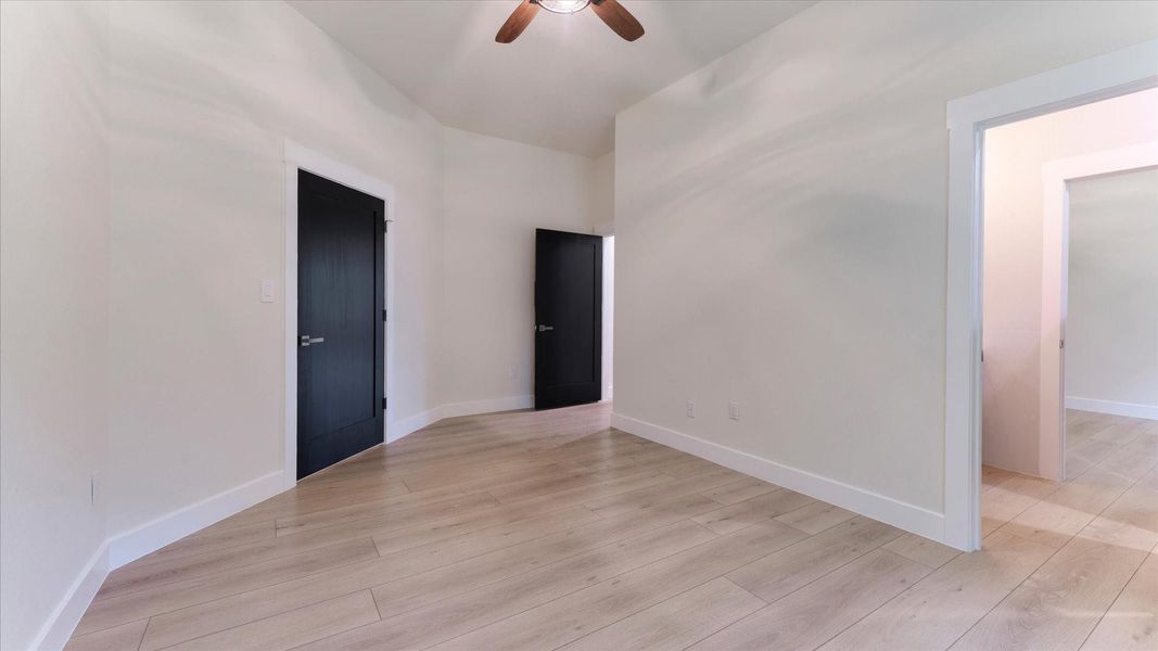 Spacious, unfurnished interior of a new home in , Conroe (Image 32).