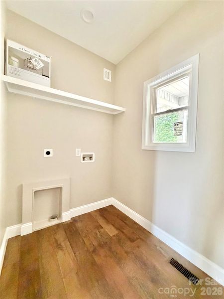 Spacious, unfurnished interior of a new home in , Taylorsville (Image 14).