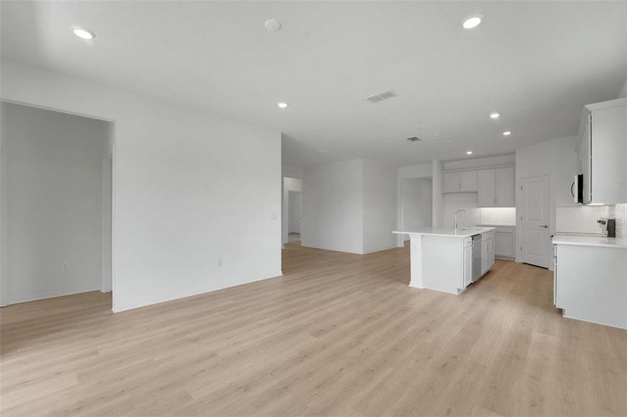 Spacious, unfurnished interior of a new home in Tuscan Hills, Dade City (Image 34).