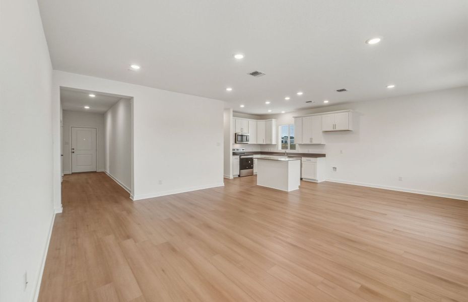 Spacious, unfurnished interior of a new home in County View, Temple (Image 28).