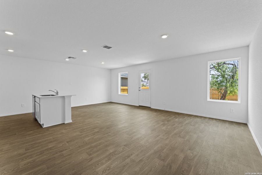 Spacious, unfurnished interior of a new home in Blue Ridge Ranch, San Antonio (Image 10). Spacious, unfurnished interior of a new home in Blue Ridge Ranch, San Antonio (Image 10).