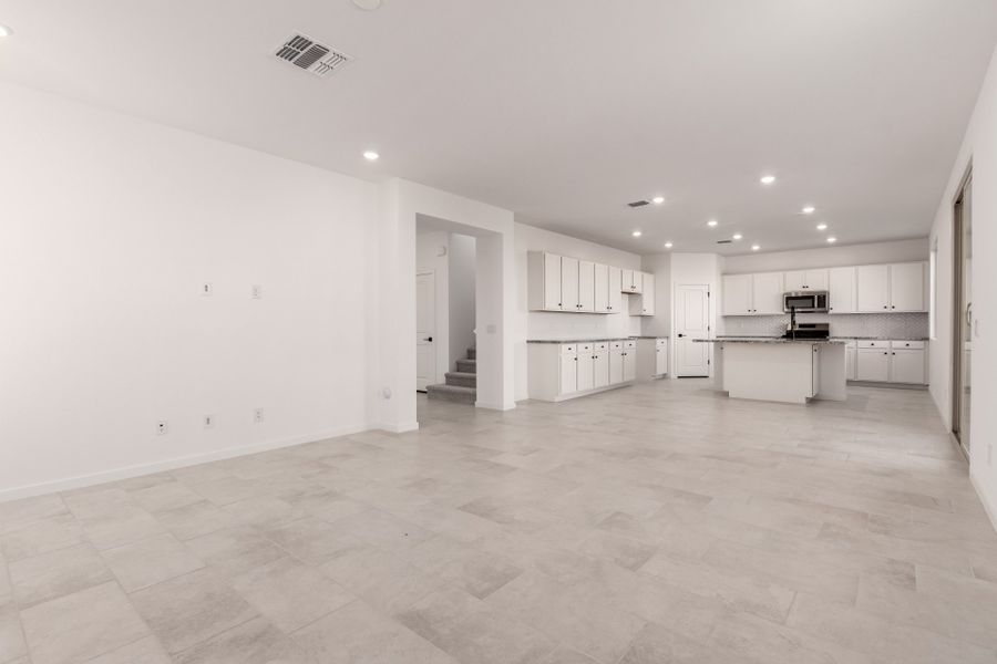 Spacious, unfurnished interior of a new home in Teravalis, Buckeye (Image 9).